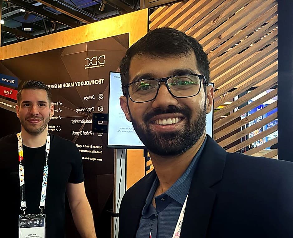 With a vendor team on the exhibition floor